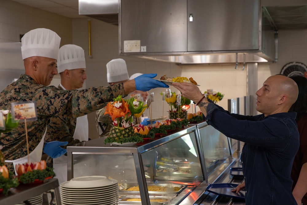 Joint Task Force Southern Guard leadership serves a Thanksgiving meal to service members
