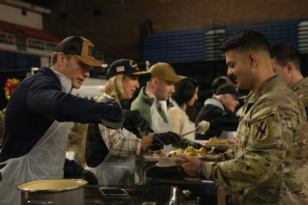 Thanksgiving at the D.C. Armory Brings Together National Guard and Senior Leaders