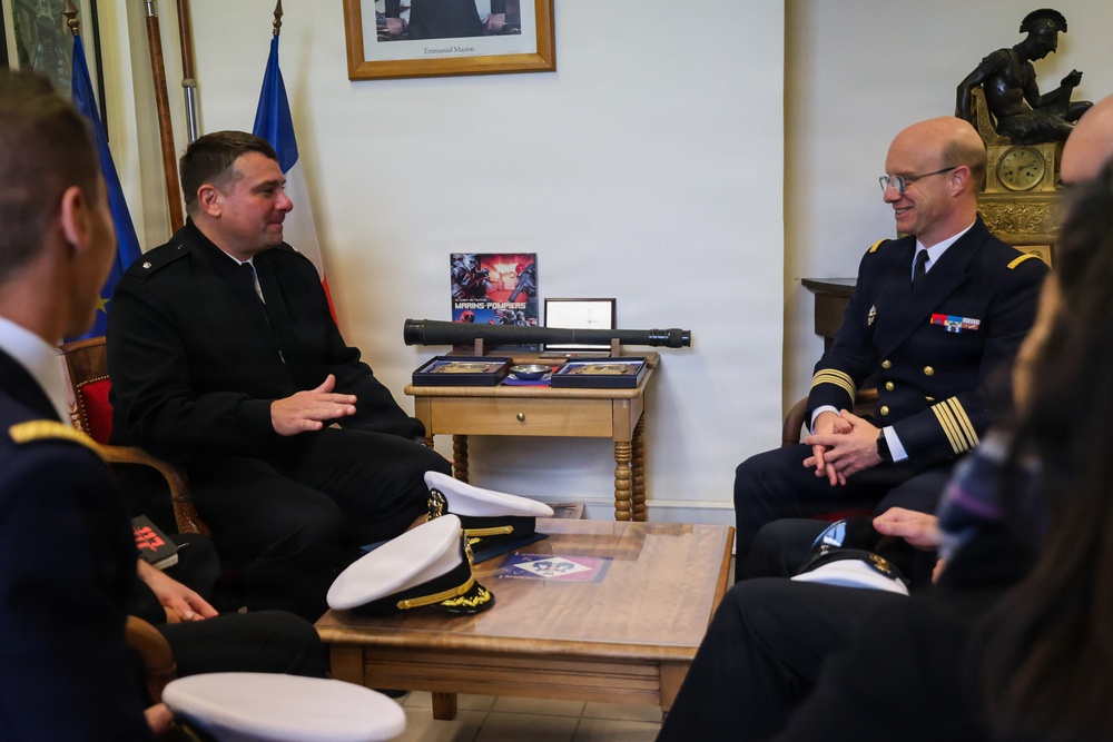 Cmdr. Joseph Phillips, commanding officer, USS Paul Ignatius (DDG 117) meets with French Navy Rear Adm. Vincent Gregoire and Capt. Pierre Suleau