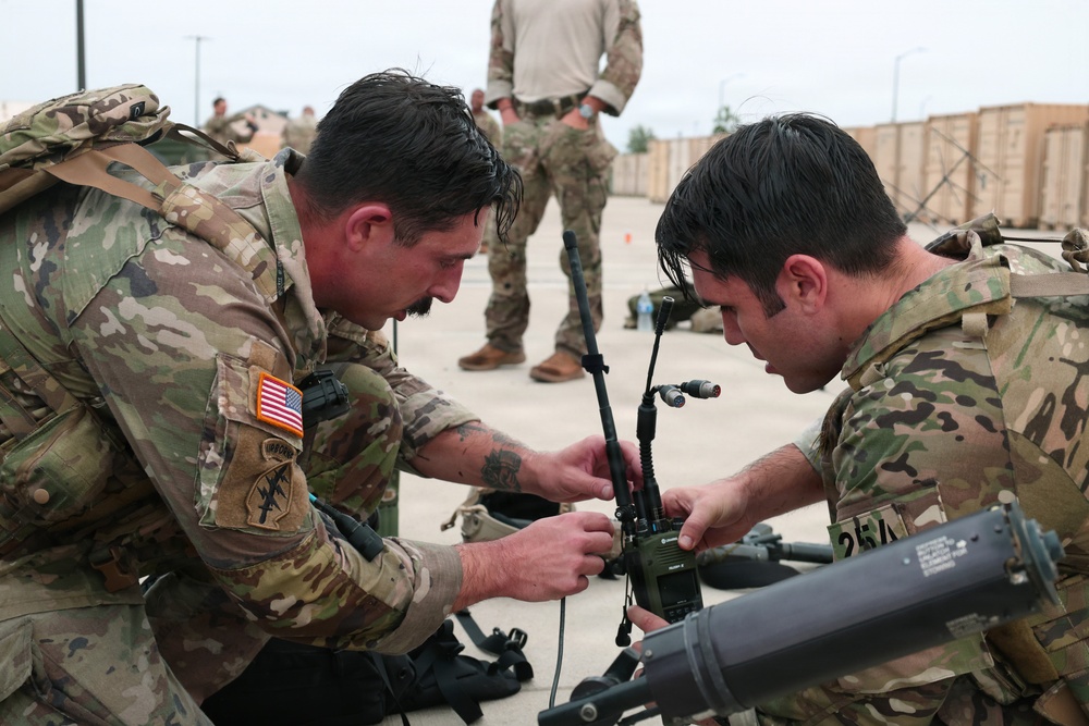 Soldiers Establish Communications at the Annual Civil Affairs 'Come and Take It' Combat Readiness Competition
