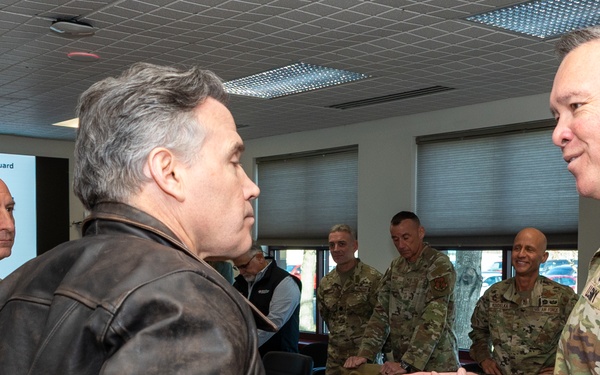Sen. McCormick visits Pa. National Guard