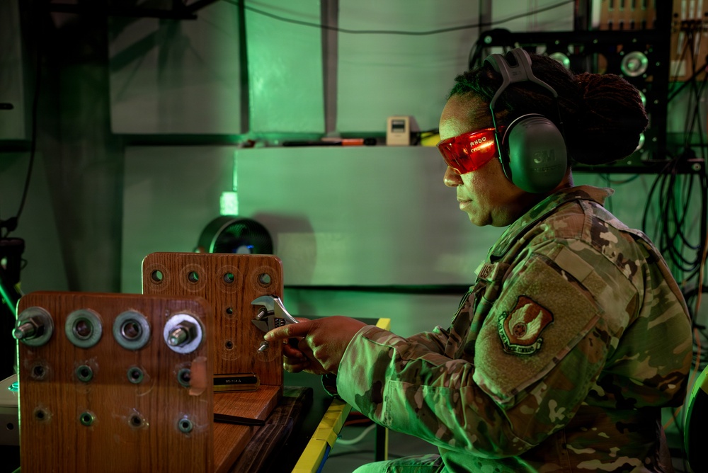 AFRL’s 711 HPW studies impact of noise on performance, hearing health