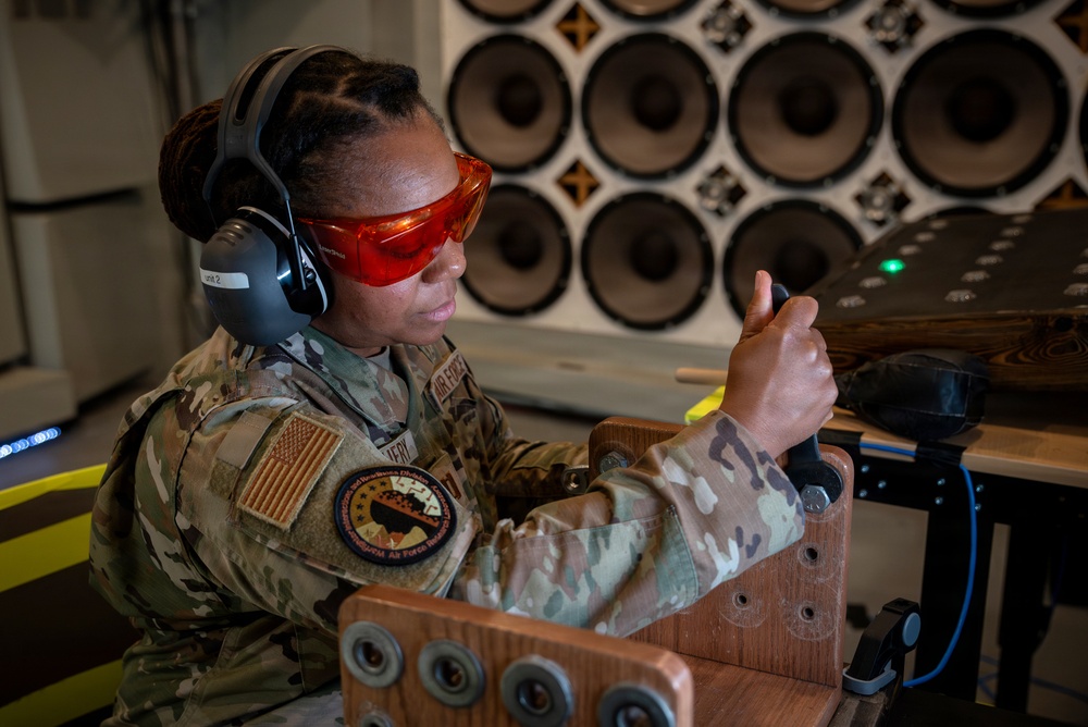 AFRL’s 711 HPW studies impact of noise on performance, hearing health