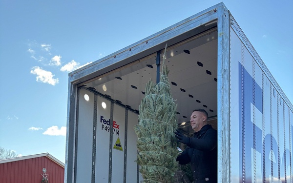 NY National Guard volunteers to give lift to Trees for Troops