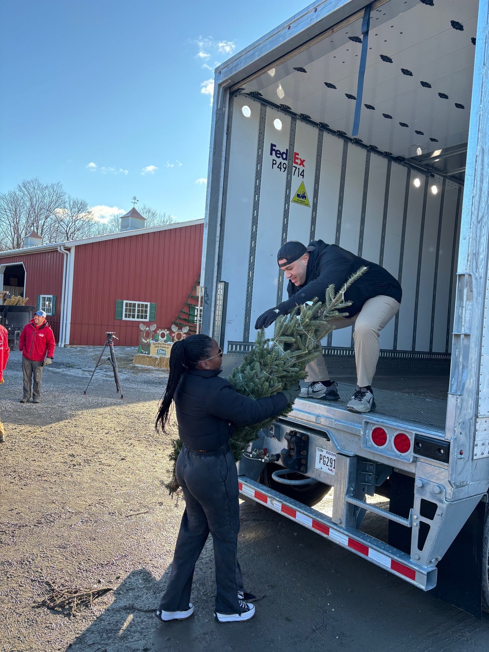 NY National Guard volunteers to give lift to Trees for Troops