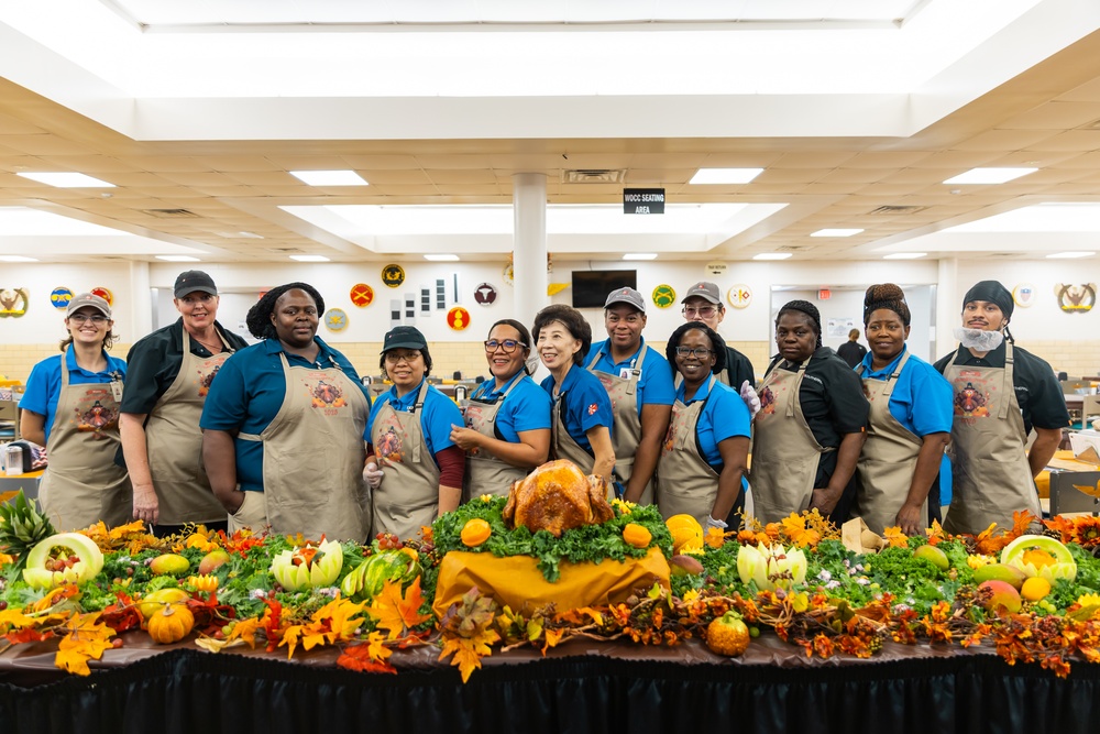 Fort Rucker leaders serve Thanksgiving at the DFAC