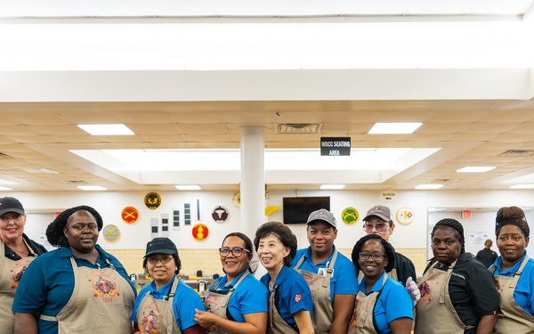 Fort Rucker leaders serve Thanksgiving at the DFAC