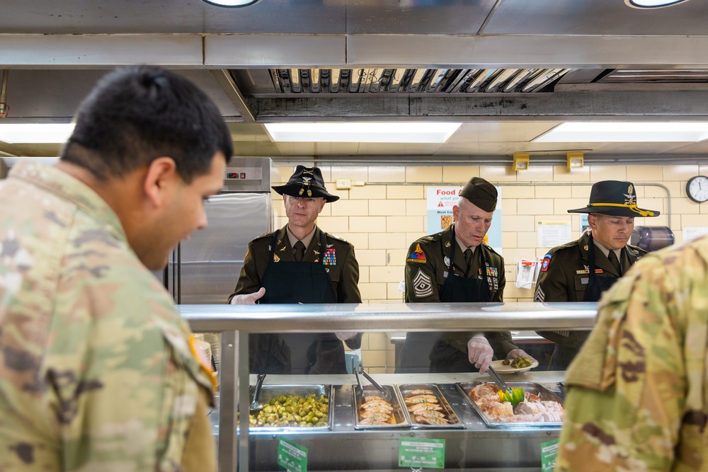 Fort Rucker leaders serve Thanksgiving at the DFAC