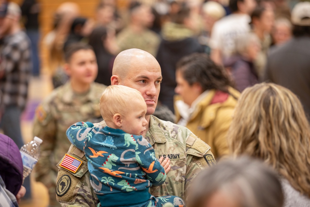 Wisconsin National Guard's 1-121 Field Artillery Regiment Departs for Deployment