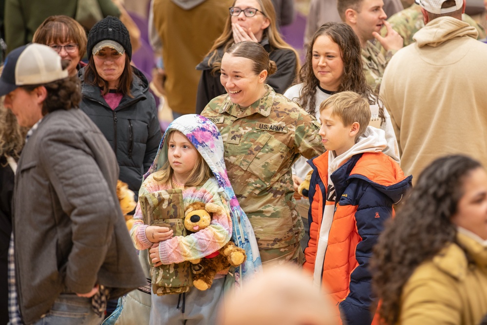 Wisconsin National Guard's 1-121 Field Artillery Regiment Departs for Deployment