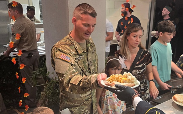 25th Infantry Division Hosts &quot;Best Mess&quot; Thanksgiving Competition