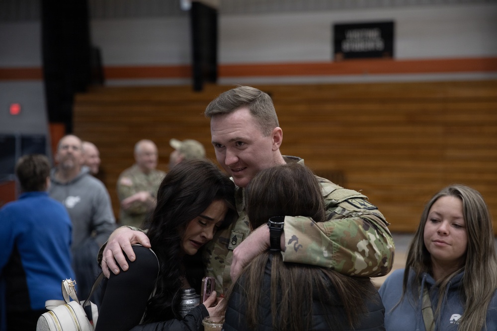 Wisconsin National Guard's 1-121 Field Artillery departs for deployment