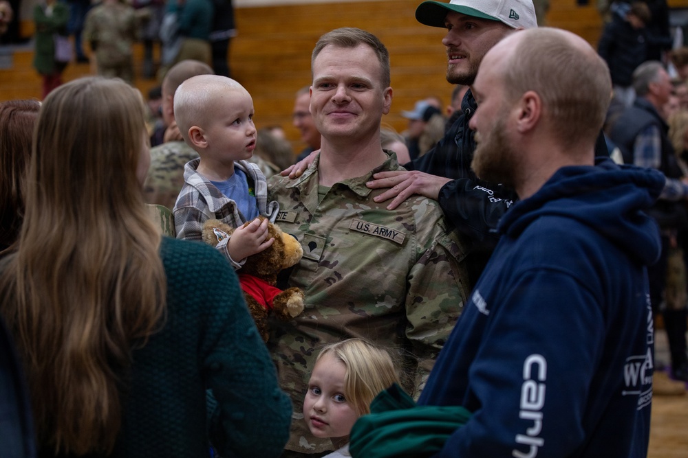Wisconsin National Guard's 1-121 Field Artillery departs for deployment