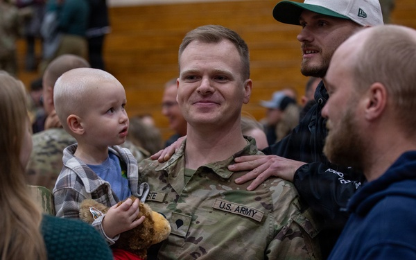 Wisconsin National Guard's 1-121 Field Artillery departs for deployment