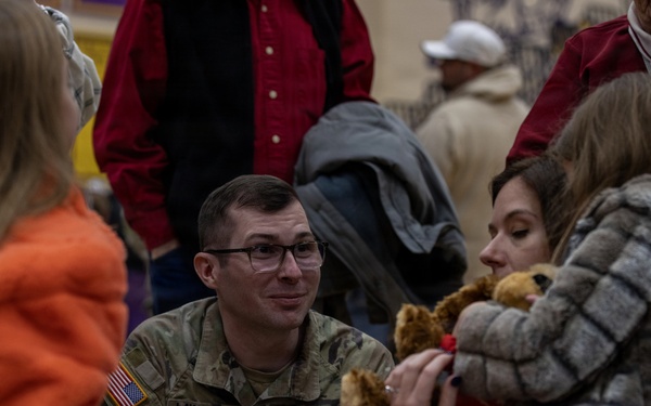 Wisconsin National Guard's 1-121 Field Artillery departs for deployment