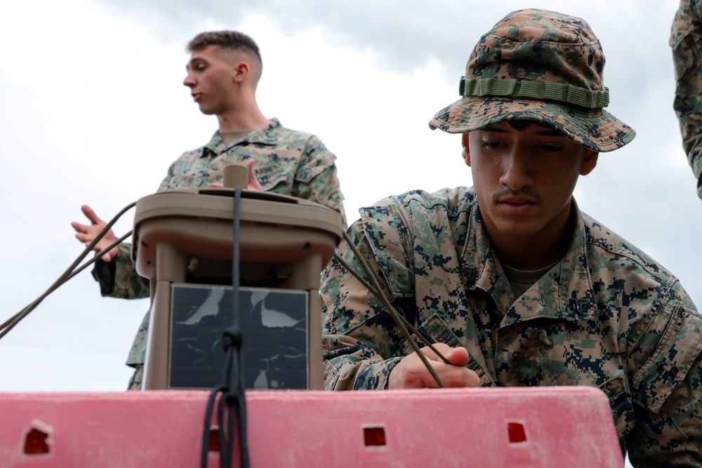3d Intelligence Battalion conducts meteorological and oceanographic sensor field training at Kin Blue