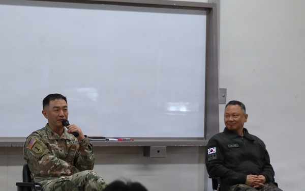Brig. Gen Pak gives lecture to Yeungnam University ROTC cadets