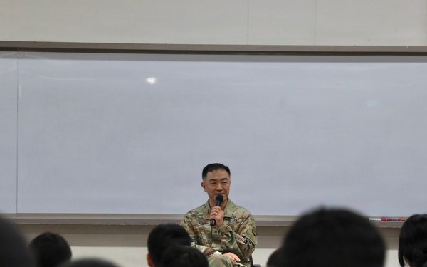 Brig. Gen Pak gives lecture to Yeungnam University ROTC cadets