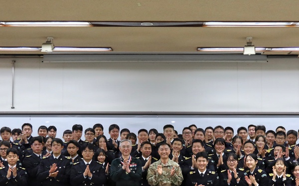 Brig. Gen Pak gives lecture to Yeungnam University ROTC cadets