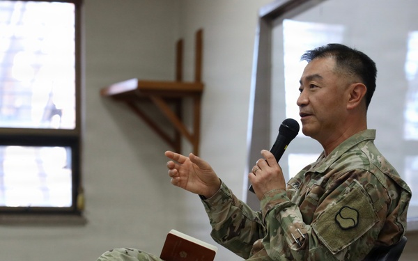 Brig. Gen Pak gives lecture to Yeungnam University ROTC cadets