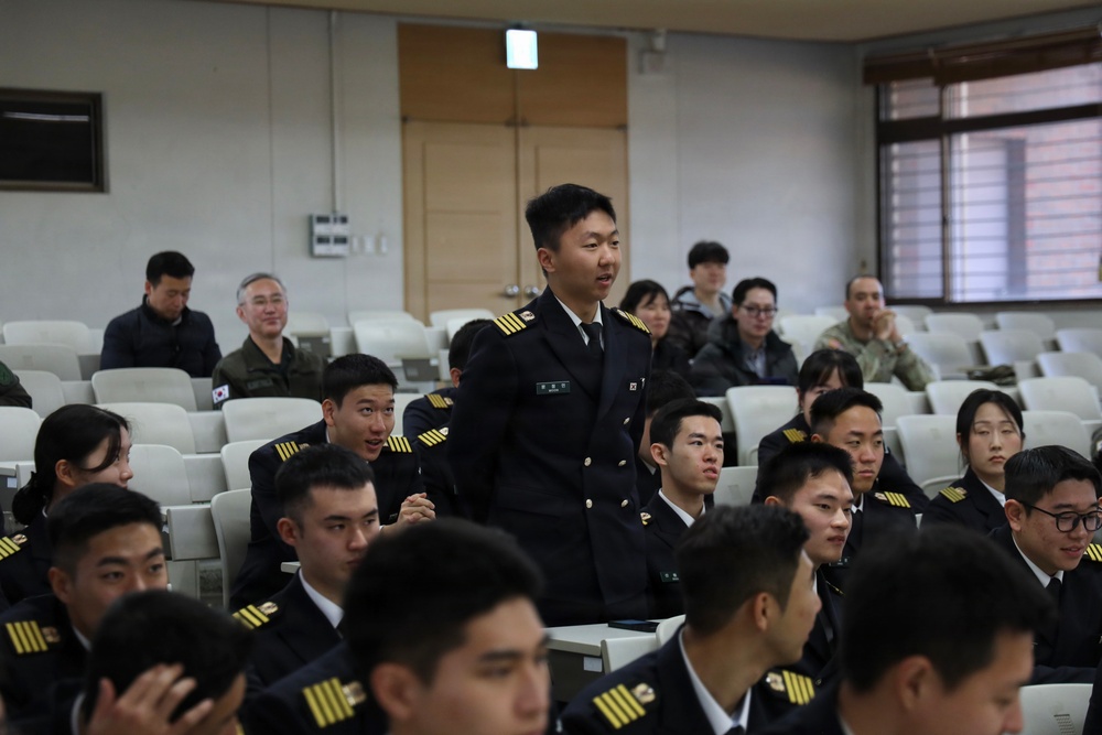 Brig. Gen Pak gives lecture to Yeungnam University ROTC cadets