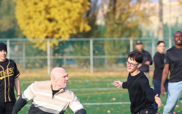 Teams face off in ultimate frisbee