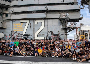 Abraham Lincoln participates in Thanksgiving 5K