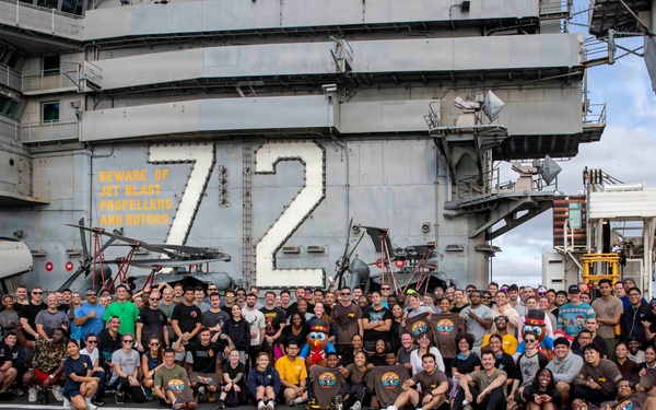 Abraham Lincoln participates in Thanksgiving 5K