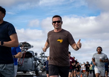 Abraham Lincoln participates in Thanksgiving 5K