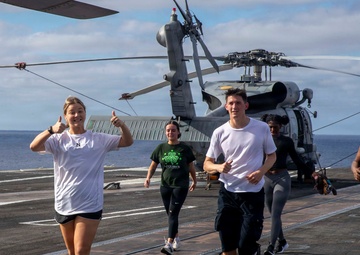 Abraham Lincoln participates in Thanksgiving 5K