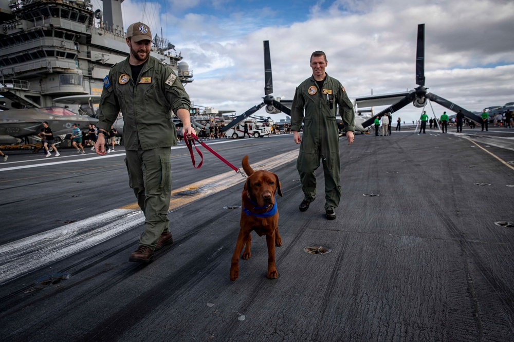 Abraham Lincoln participates in Thanksgiving 5K