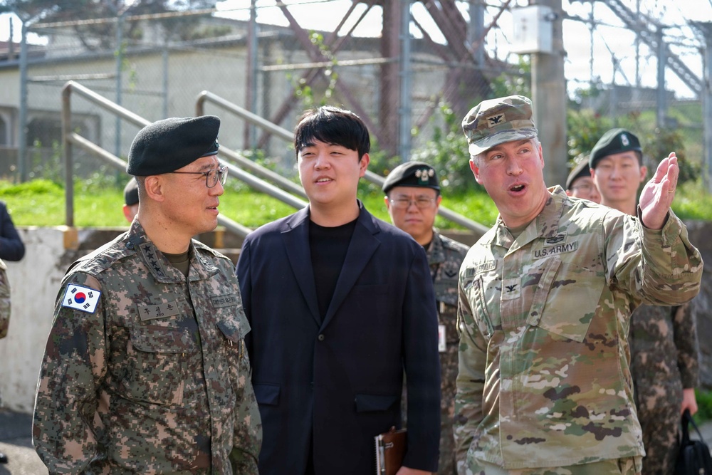ROKA Ground Operations Command Commanding General Joo visits 501st Military Intelligence Brigade