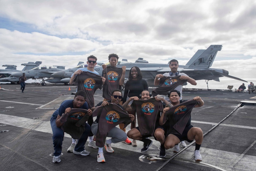 Abraham Lincoln participates in Thanksgiving 5K