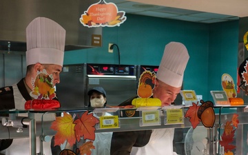 DEFAC Leadership Thanksgiving Meal serving