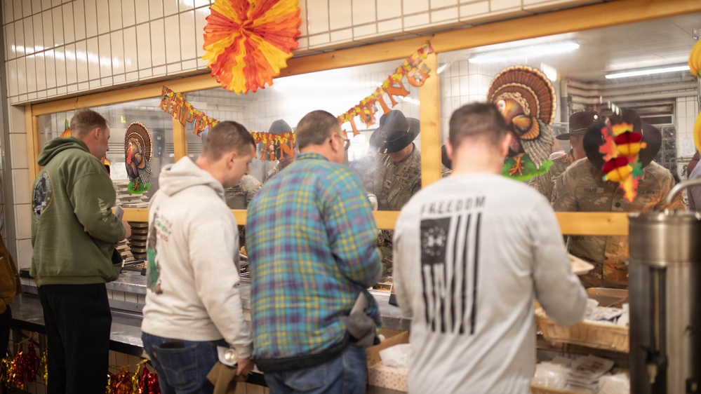 278th ACR Leadership Serves Thanksgiving Dinner