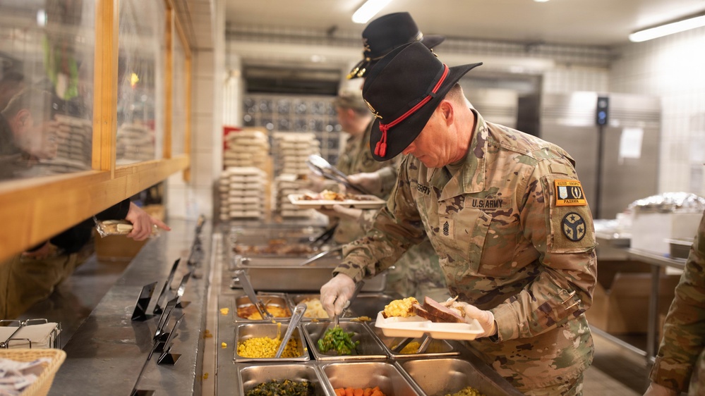 278th ACR Leadership Serves Thanksgiving Dinner
