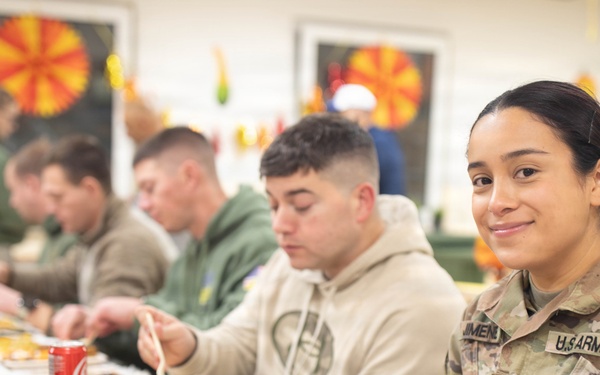 278th ACR Leadership Serves Thanksgiving Dinner
