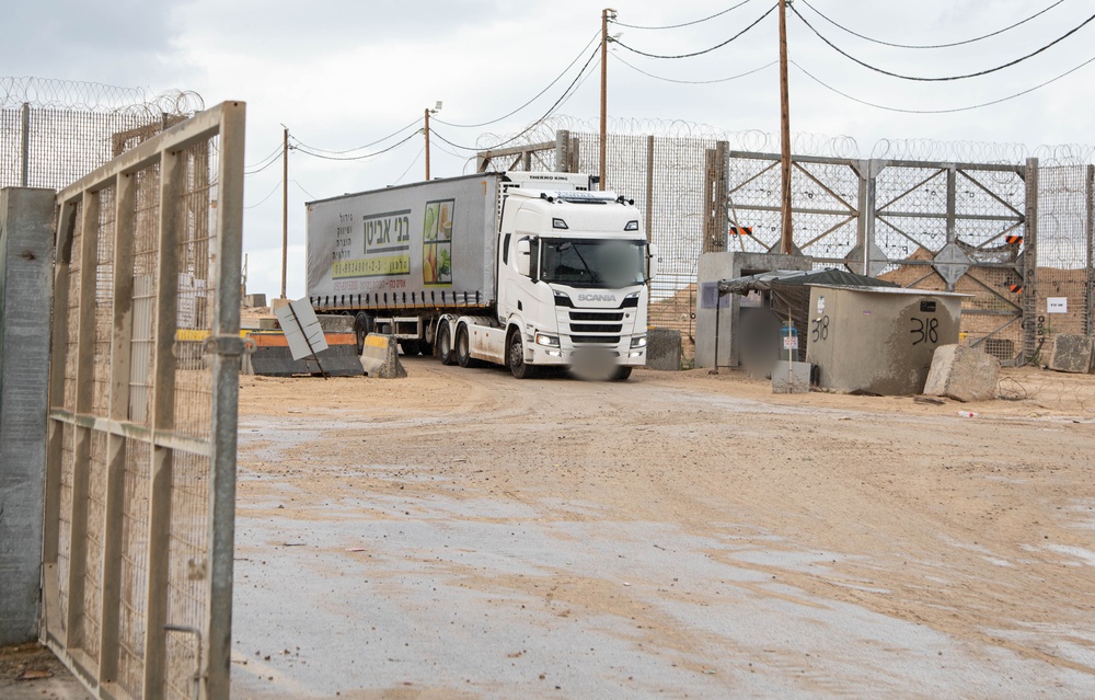 Humanitarian Aid at the Zikim Crossing