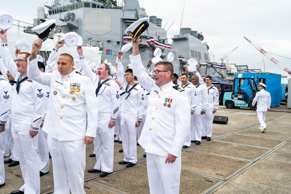 USS Howard (DDG 83) Change of Command Ceremony
