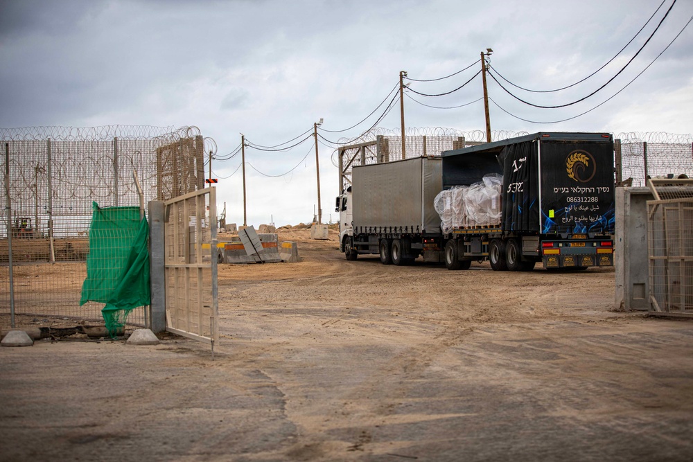 Humanitarian Aid at the Zikim Crossing