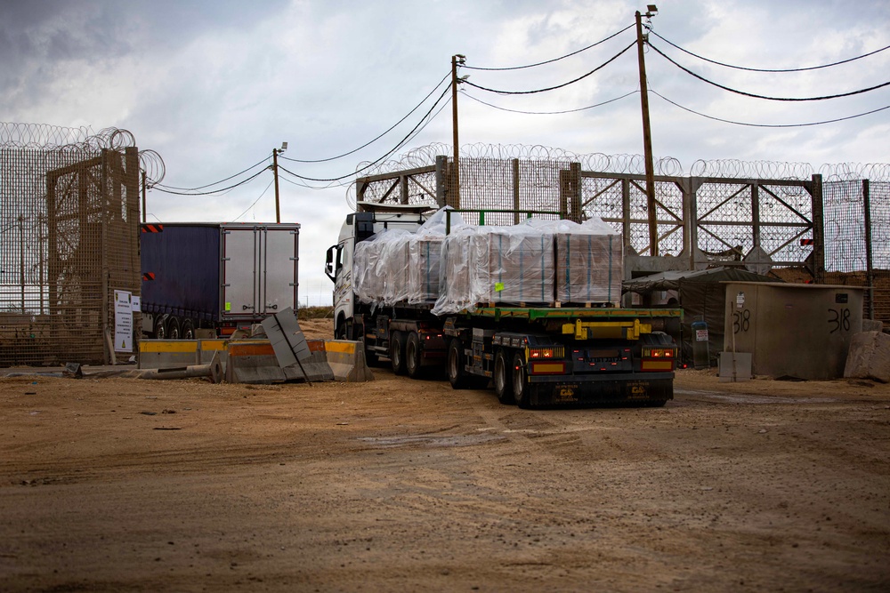 Humanitarian Aid at the Zikim Crossing
