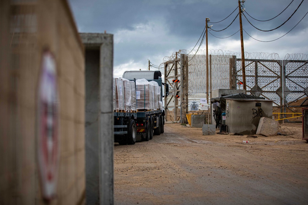 Humanitarian aid at the Zikim crossing