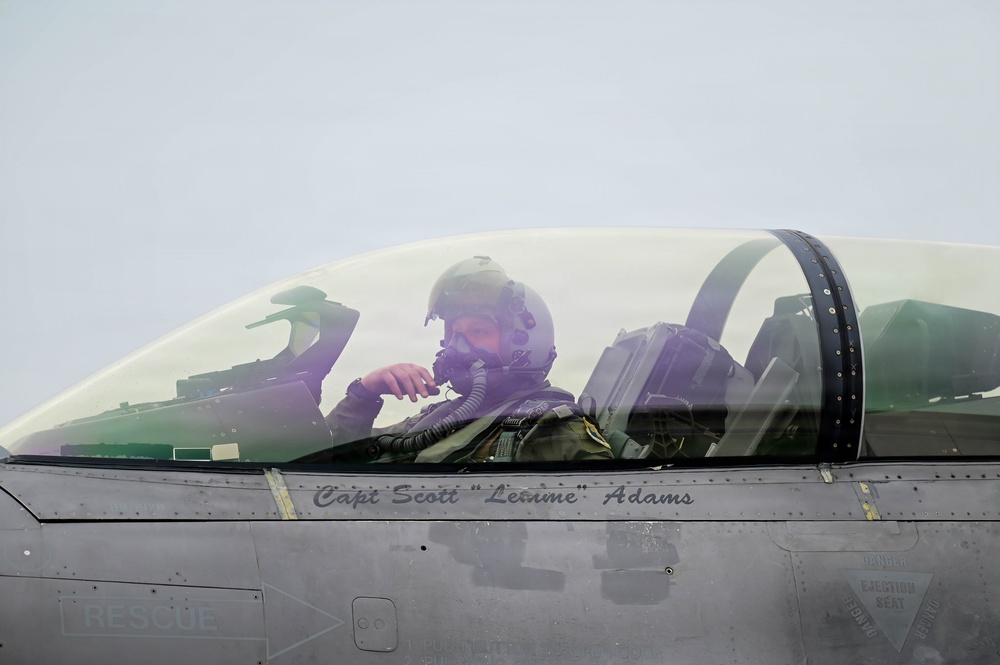 510 FS/FGS Fueled to fight with hot-pit refueling