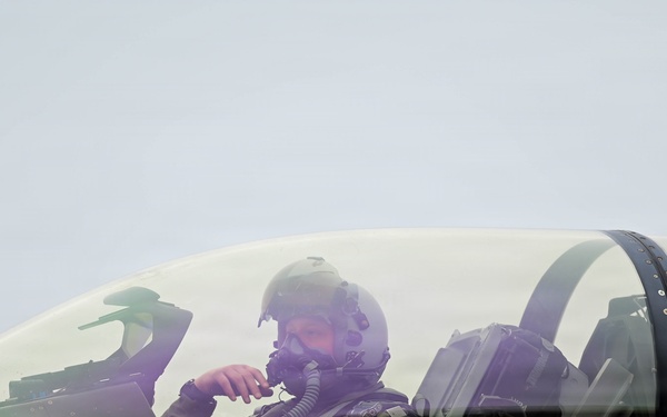 510 FS/FGS Fueled to fight with hot-pit refueling