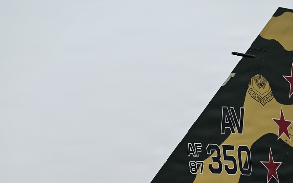 510 FS/FGS Fueled to fight with hot-pit refueling