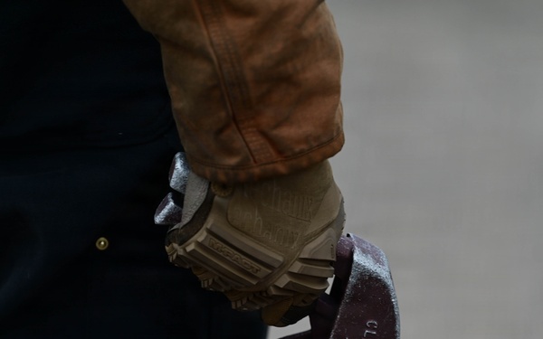 510 FS/FGS Fueled to fight with hot-pit refueling