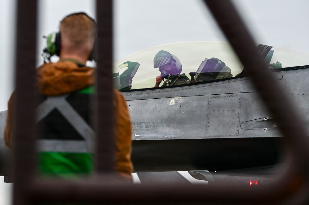 510 FS/FGS Fueled to fight with hot-pit refueling