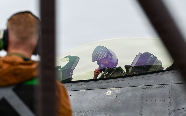510 FS/FGS Fueled to fight with hot-pit refueling