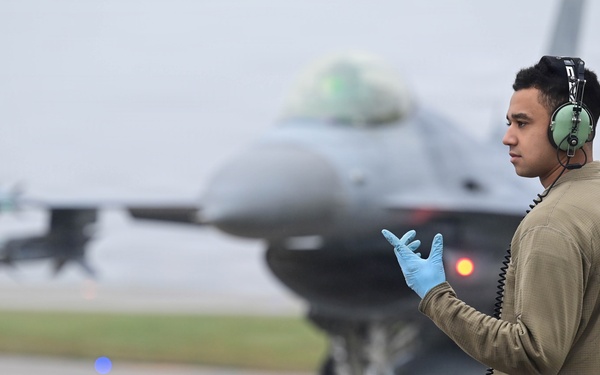 510 FS/FGS Fueled to fight with hot-pit refueling