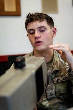 173rd Airborne Paratroopers Learn to “Bust” Drone Threats in C-UAS Class [Image 6 of 17]